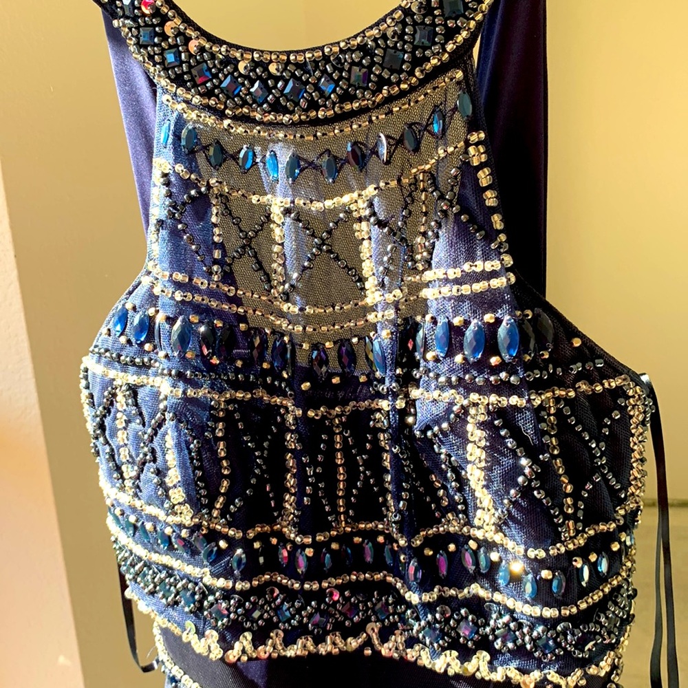 Beautiful blue and gemmed gown - Picture 11 of 13